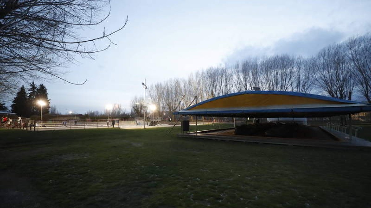 La pista se ubicará al lado del skatepark, donde por ahora están los coches de choque. RAMIRO