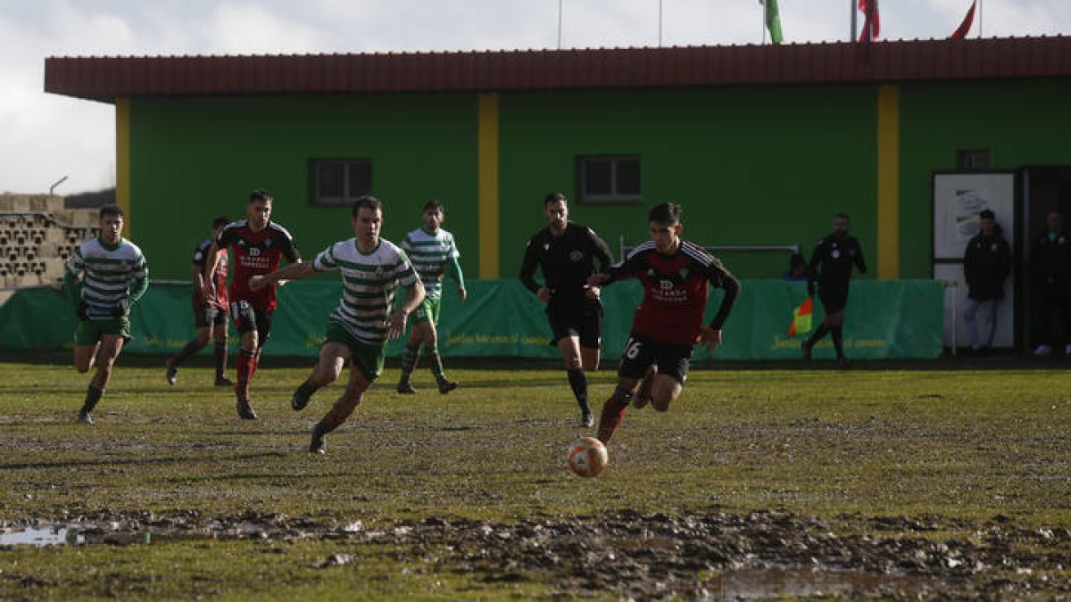 Partido de fútbol CD La Virgen - Mirandés B. F. Otero Perandones.