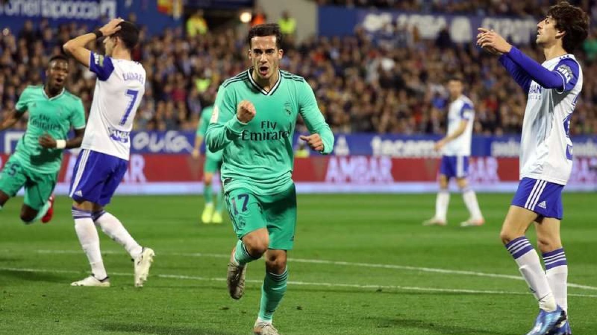 Lucas Vázquez celebra el 0-2 conseguido por el madridista antes del descanso.