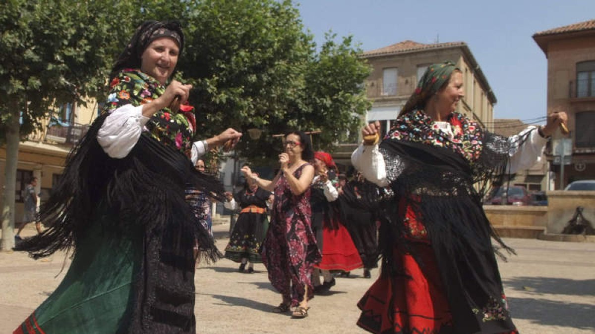 Los bailes tradicionales no faltaron en esta cita. ACACIO DÍAZ