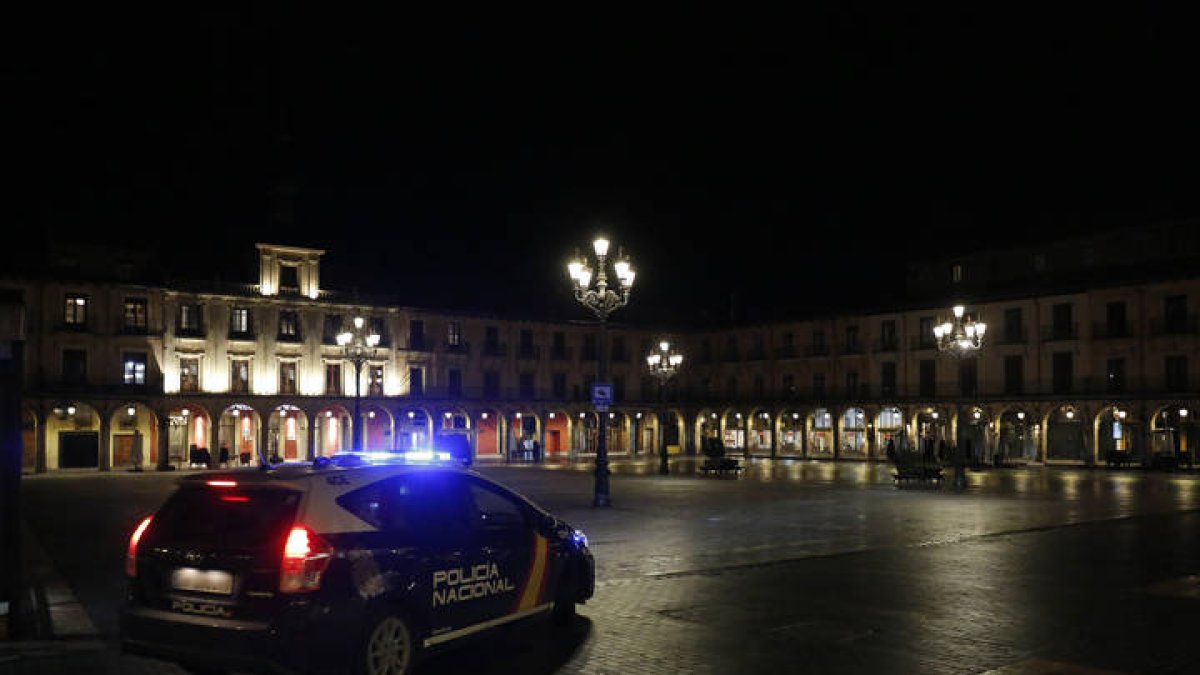 La Junta de Castilla y León dicta el toque de queda las 20:00 horas. F. Otero Perandones.