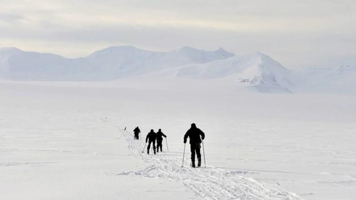 Exploradores en la Antártida.