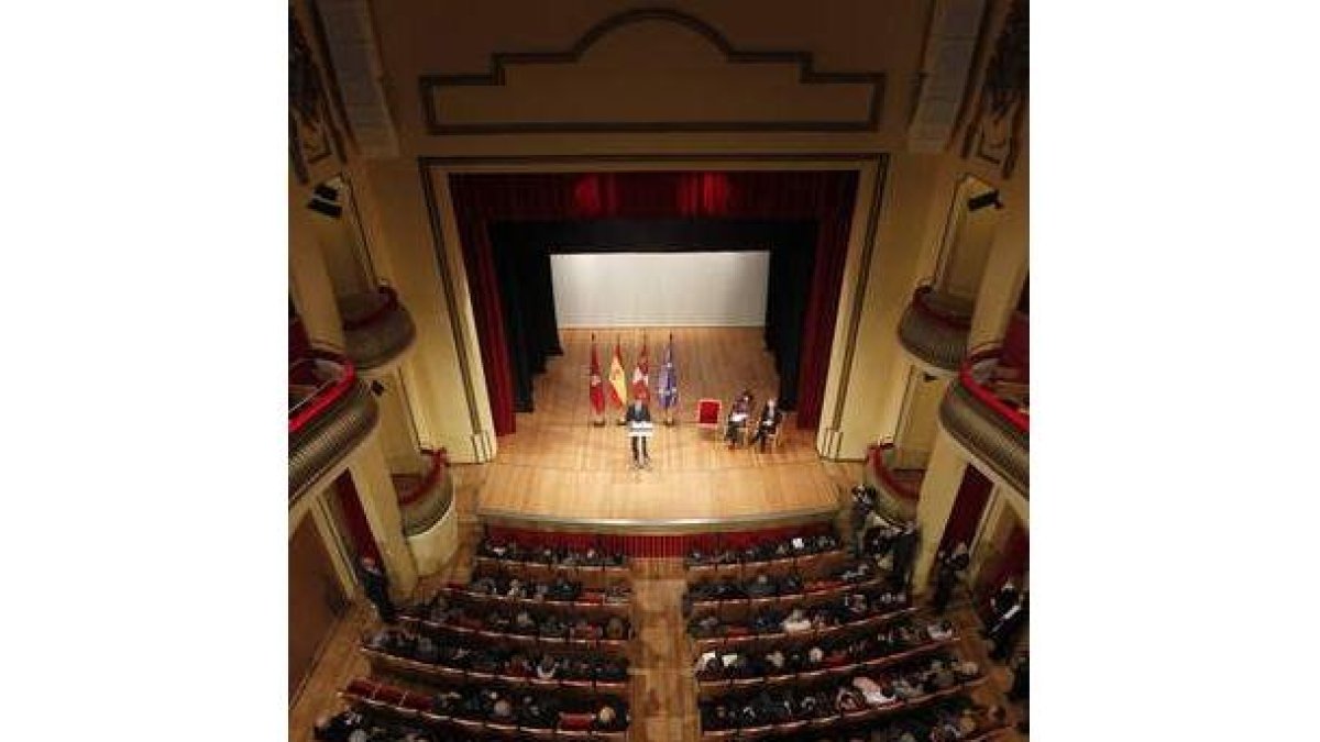 Una vista del teatro durante el acto oficial que presidió la ministra de Cultura, Ángeles González-S