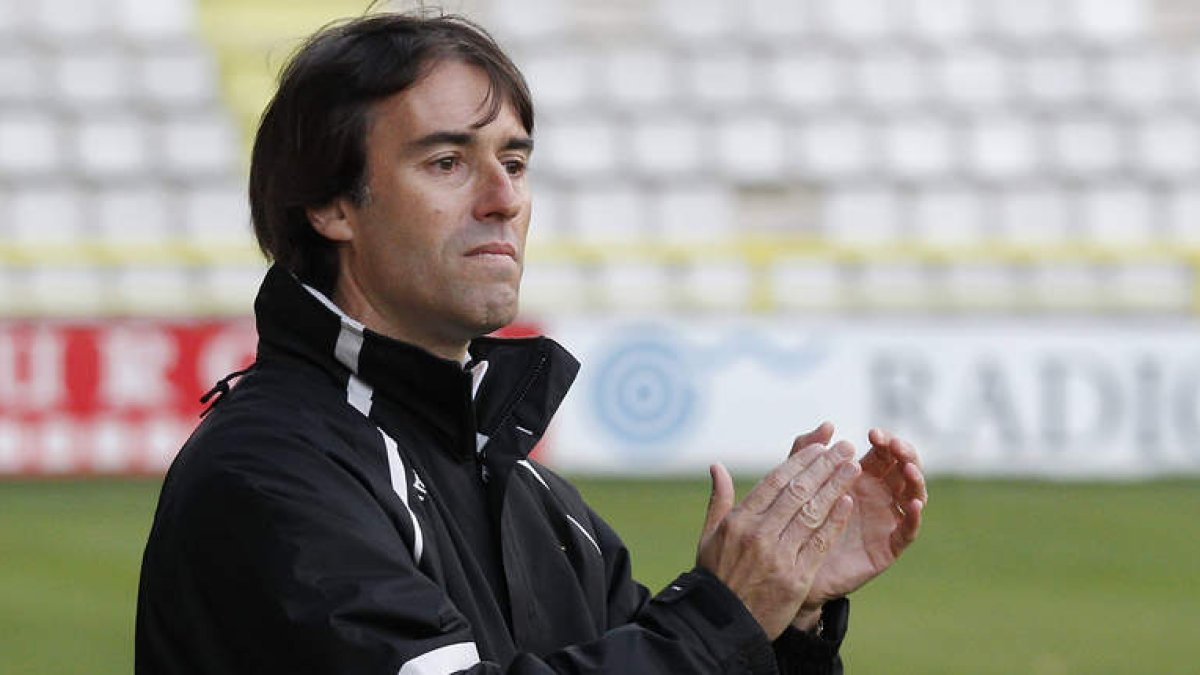 Carlos Tornadijo, nuevo entrenador del At Bembibre. FERNANDO OTERO