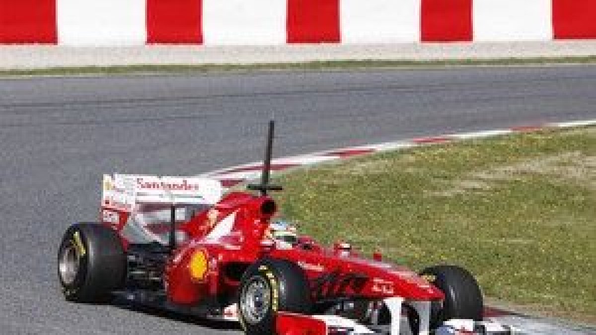 Alonso, durante los ensayos de Montmeló, este viernes.