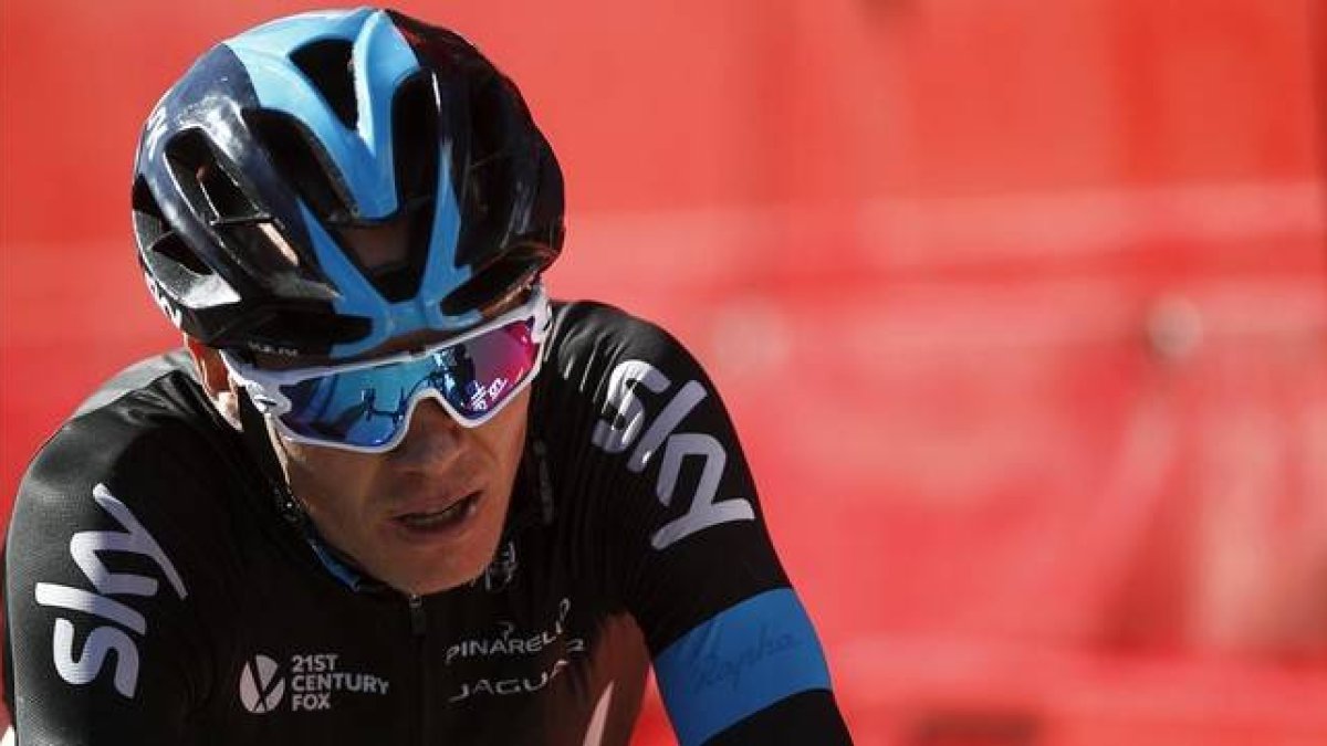 El ciclista inglés Chris Froome durante la segunda etapa de la Vuelta, competición que ha abandonado por una fractura navicular.