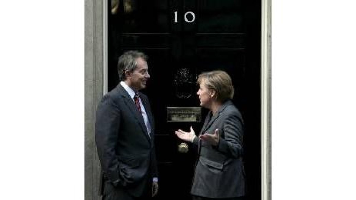 Tony Blair recibe a Ángela Merkel en el 10 de Downing Street