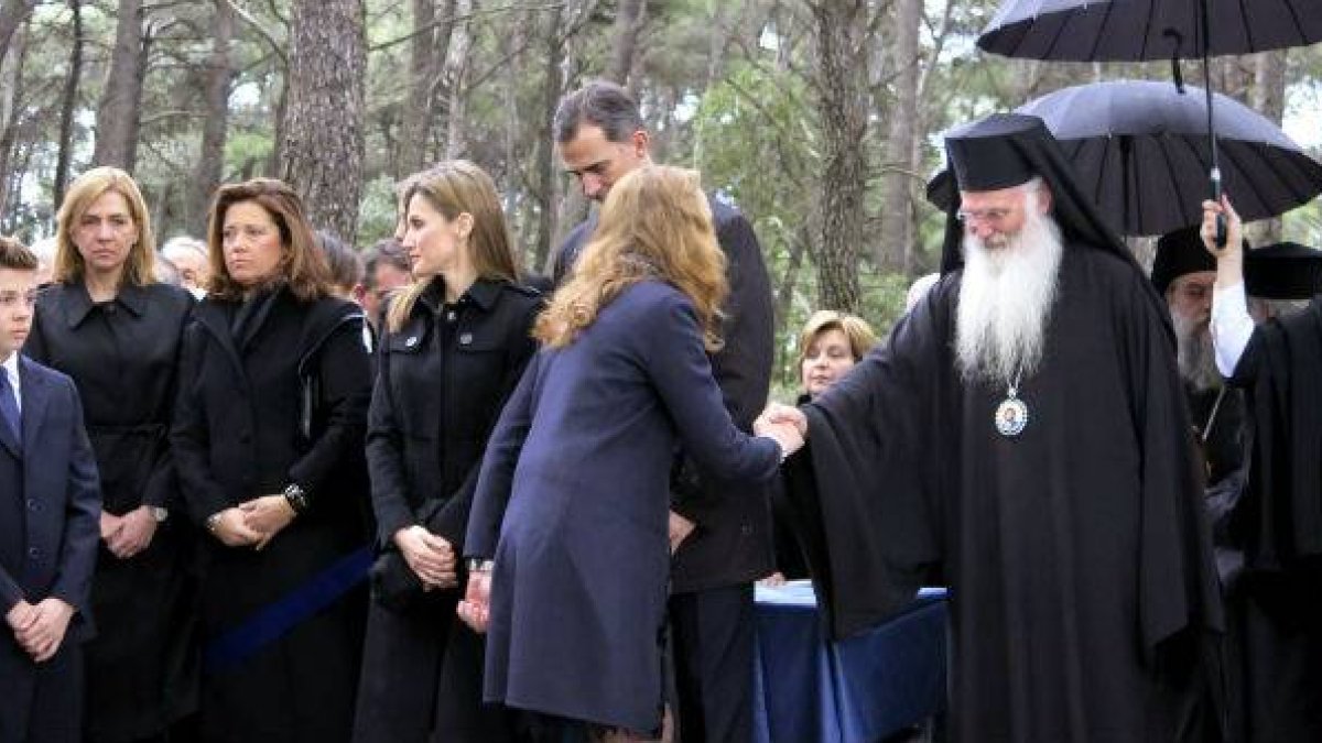 El príncipe Felipe y su hermana Cristina se reencuentran en público durante el 50 aniversario de su abuelo Pablo de Grecia.