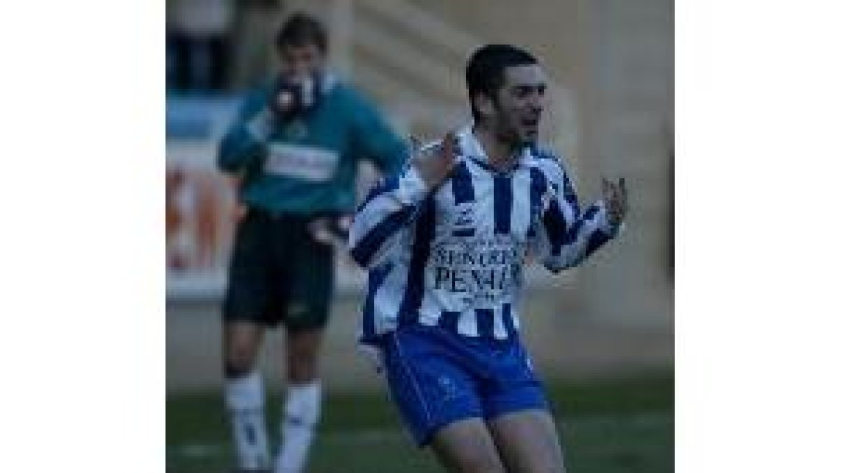 Aiert, celebrando un gol en El Toralín la temporada pasada