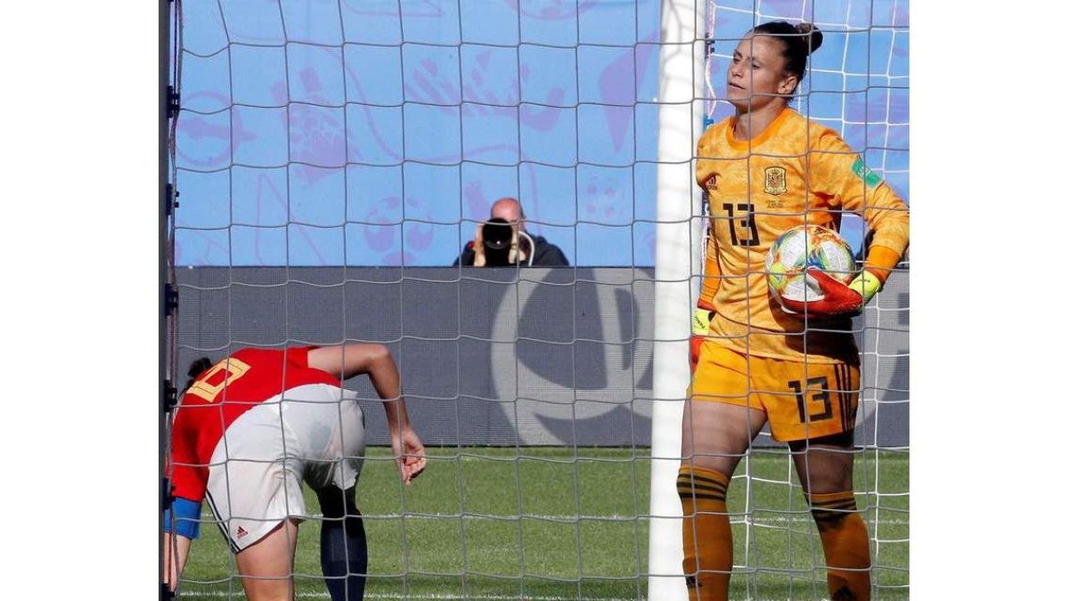 La guardameta española no pudo evitar el gol alemán. J. CÁRDENAS