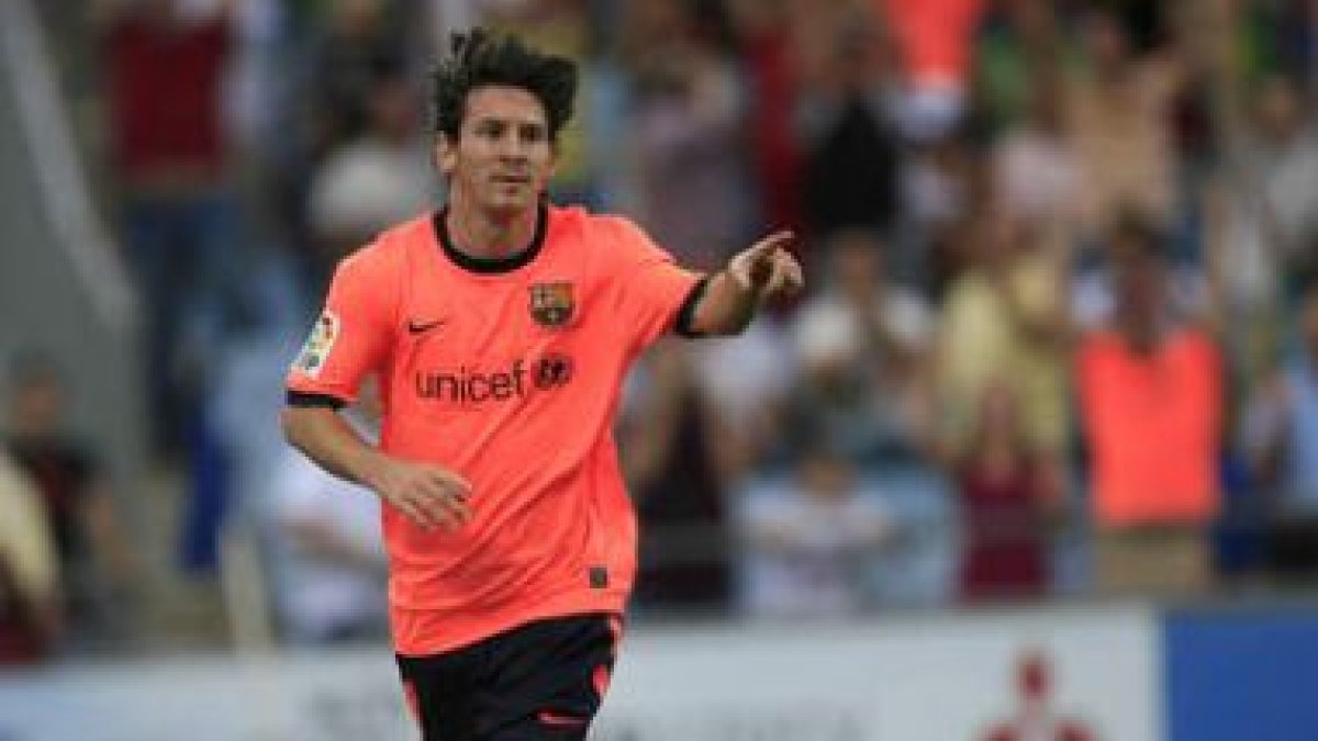 El argentino Lionel Messi marcó dos goles decisivos en los quince minutos que jugó ante el combinado