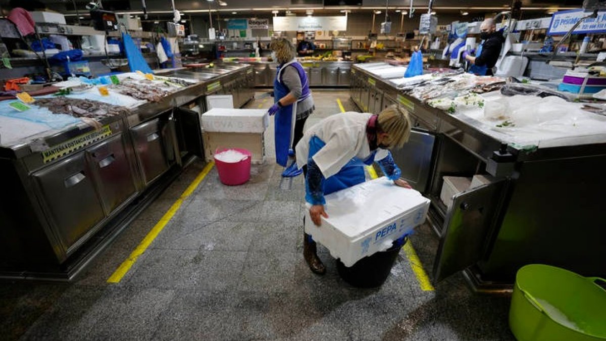 La huelga desabastece los mercados de algunos productos frescos como el pescado. CABALAR