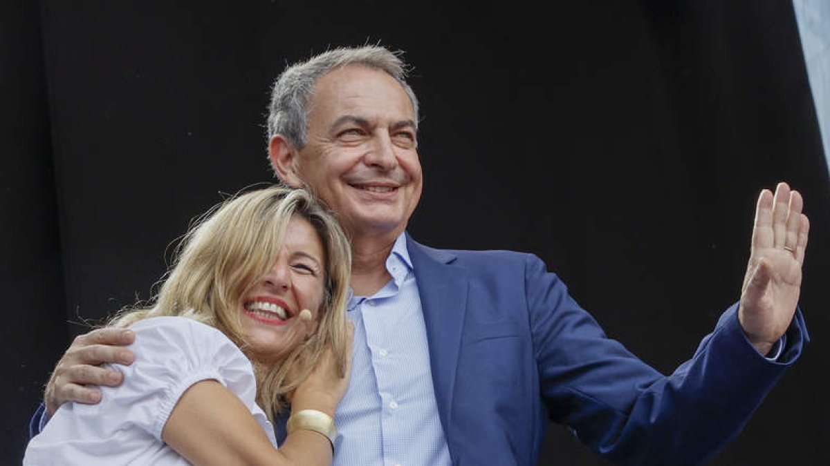 Imagen de Yolanda Díaz con José Luis Rodríguez Zapatero, ayer en un acto en Madrid. JUAN CARLOS CÁRDENAS