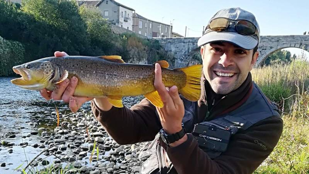 José Manuel se apuntó el triunfo en el Provincial de Salmónidos. DL