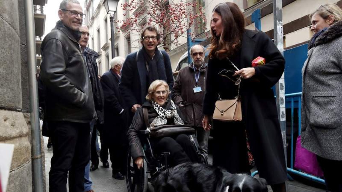 Manuela Carmena llega a un acto público en Madrid en medio de la vorágine por la crisis desatada en Podemos. KIKO HUESCA
