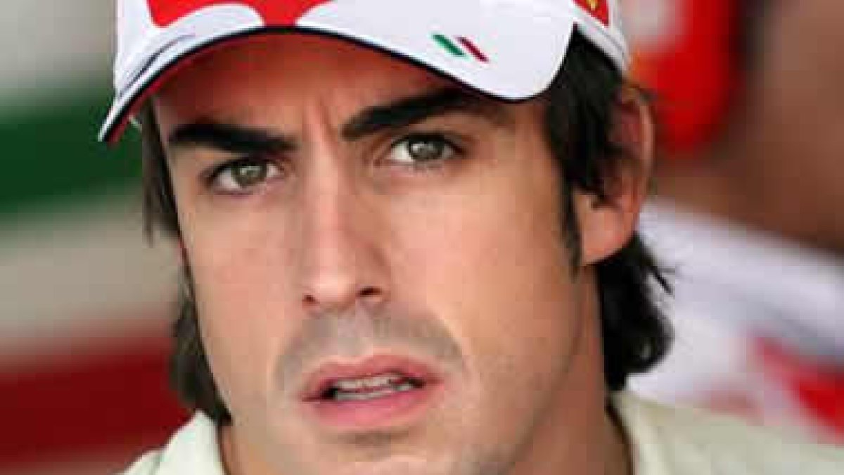 Alonso, enfadado con las decisiones de la FIA.