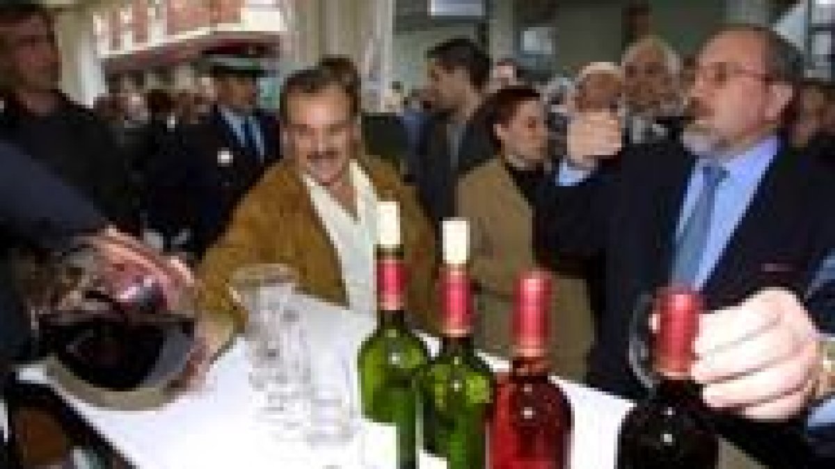 El consejero de Agricultura, José Valín, parece apostar también por Cacabelos para el Museo del vino