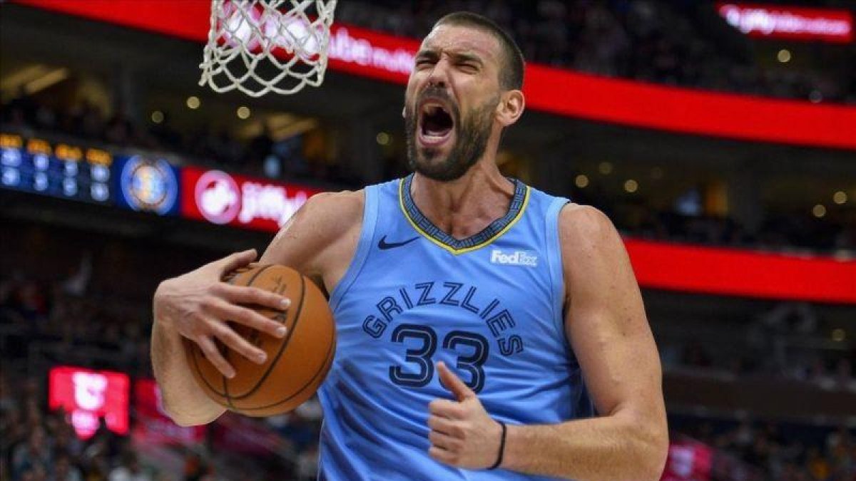 Marc Gasol celebra una de sus acciones en el partido en Utah.