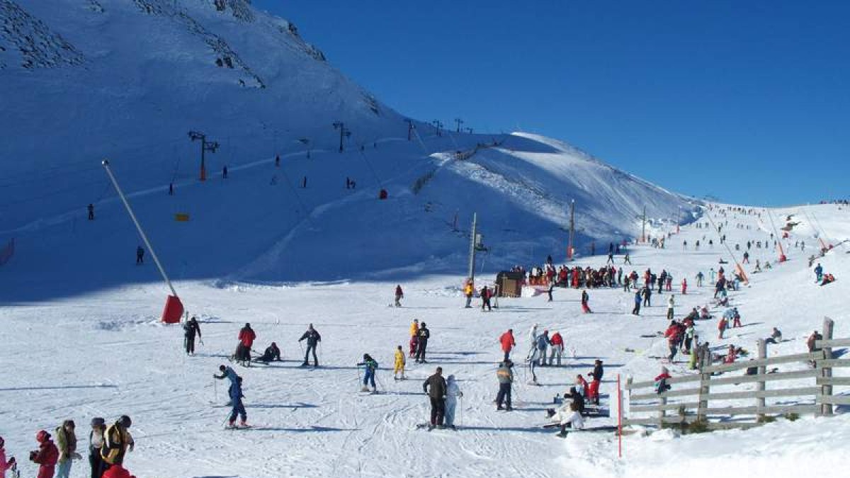 La estación recibió menos de 50.000 esquiadores a pesar de la gran cantidad de nieve. DL