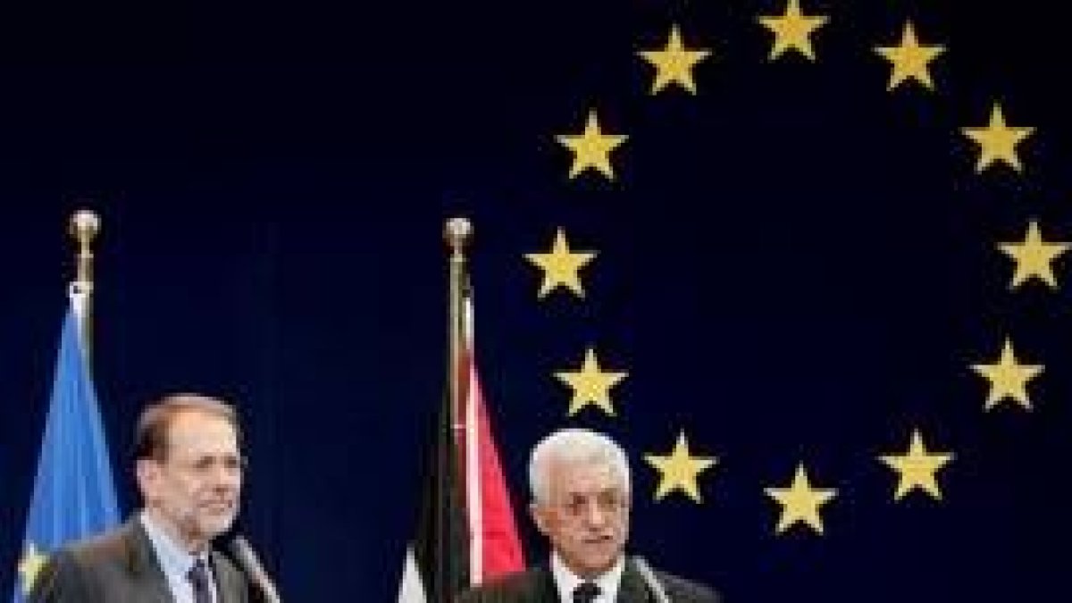 Javier Solana y Abú Maen en la sede de la UE en Bruselas