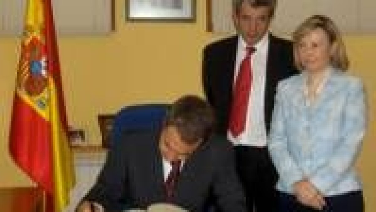 José Luis Rodríguez Zapatero firmó en el libro de honor del Ayuntamiento el pasado sábado
