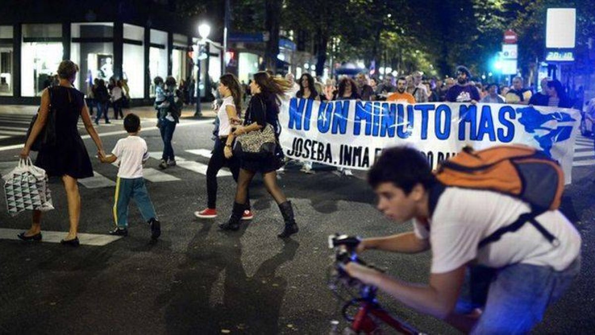 Manifestación de la izquierda aberzale en favor de la liberación de los presos de ETA, el lunes en Bilbao.
