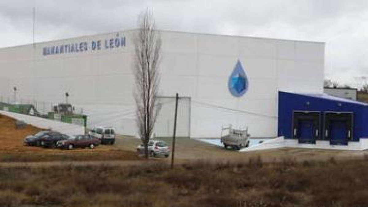 Vista de la empresa Manantiales de León, situada en San Miguel del Camino.