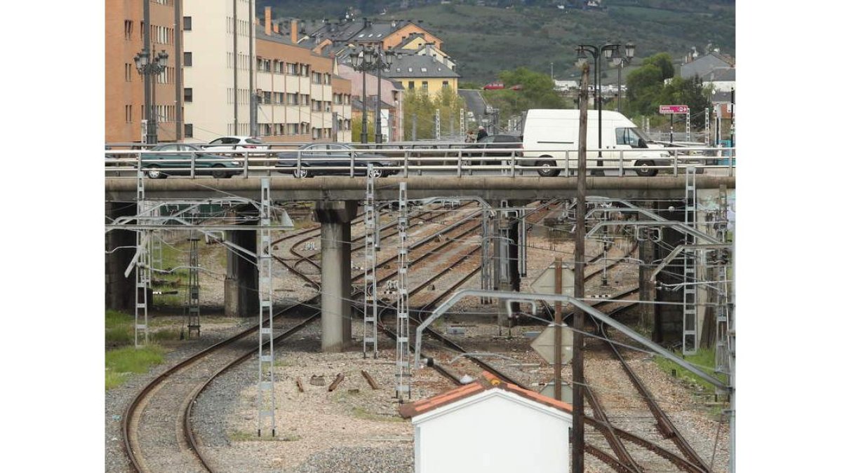Infraestructura ferroviaria a su paso por Ponferrada. L. DE LA MATA