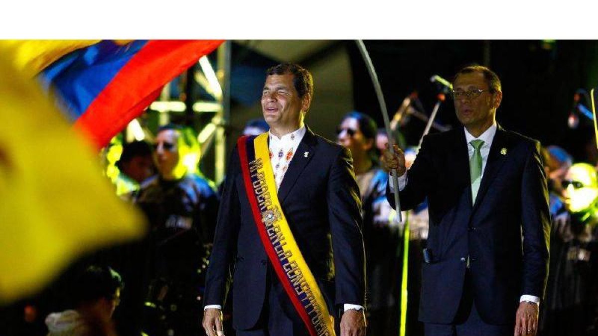 El presidente ecuatoriano, Rafael Correa, asiste a su "investidura popular" en Quito.