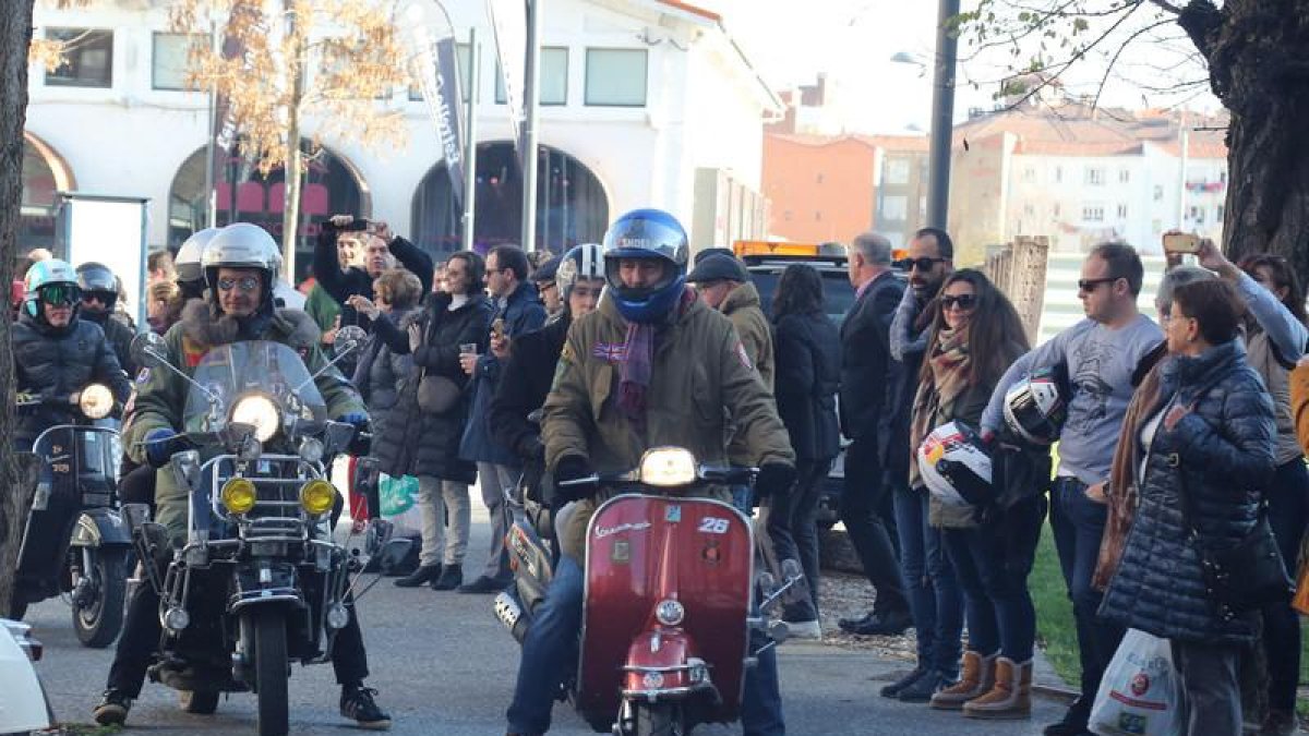Las populares scooter recorren ayer León