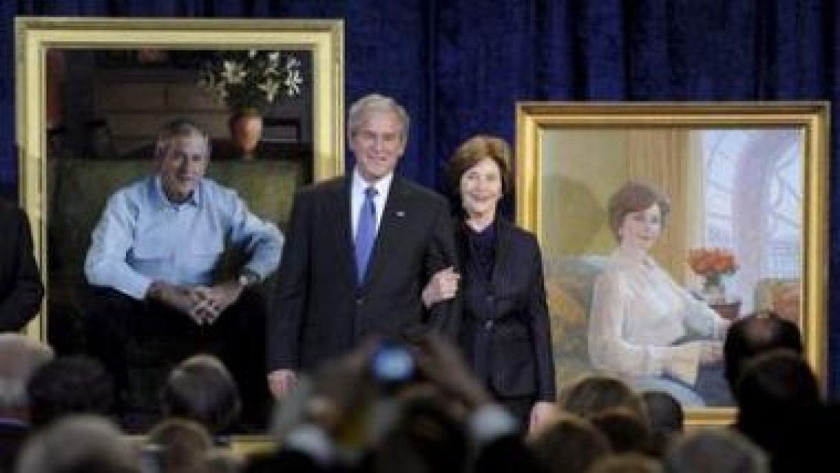 Bush y su esposa presentaron dos retratos de Robert Anderson, antiguo compañero de clase del preside