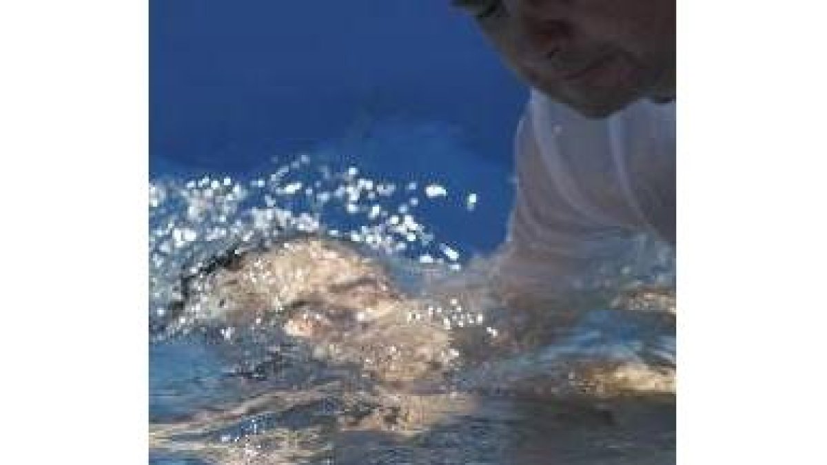 Un bautizado en el momento de la inmersión