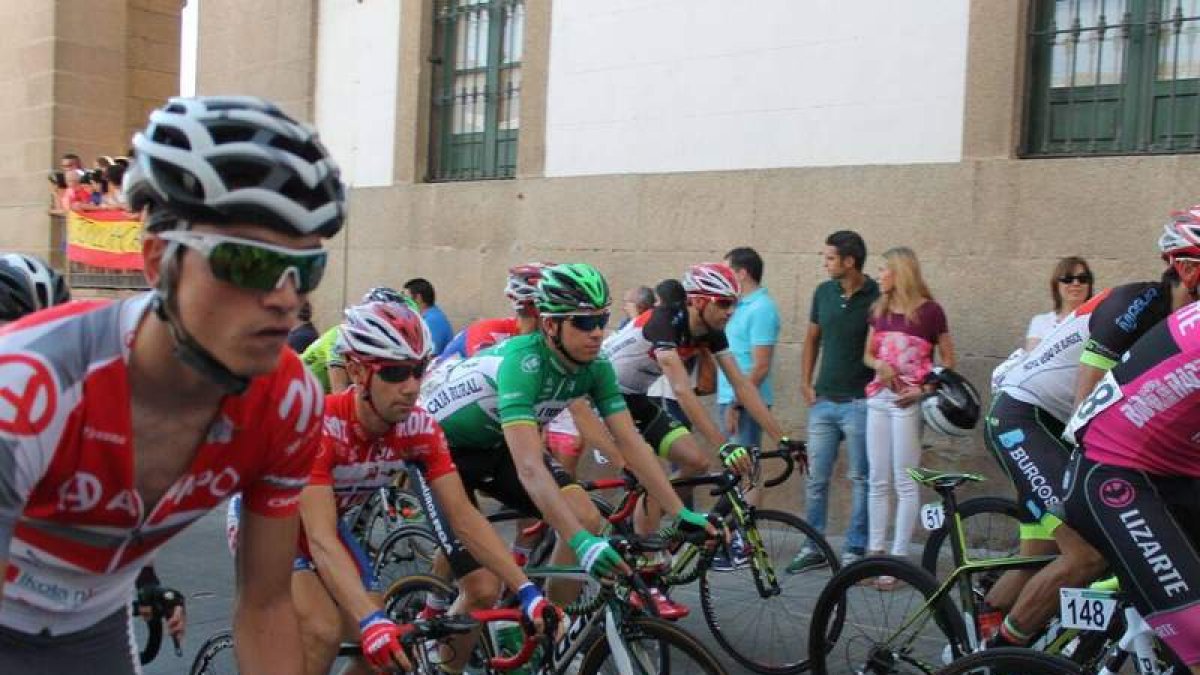 Miguel Ángel instantes antes de que se conformara la escapada en la que el leonés iba a meterse y que hizo trabajar al Movistar.