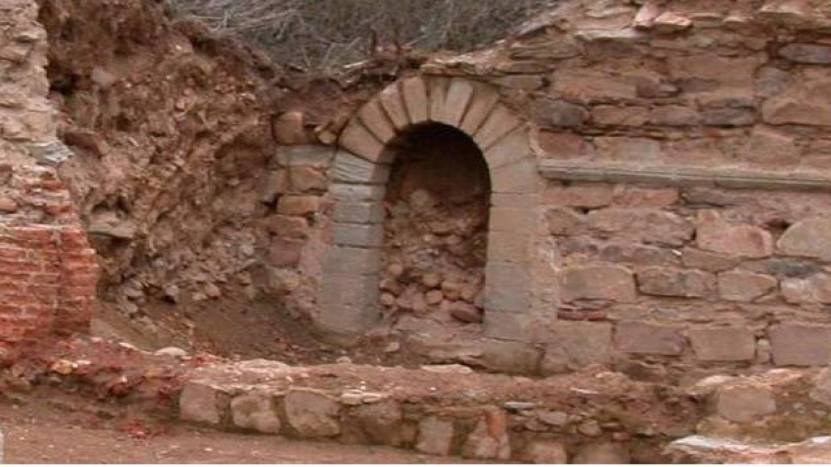 El arco quedó a la vista tras las últimas intervenciones arqueológicas y de limpieza del monasterio.