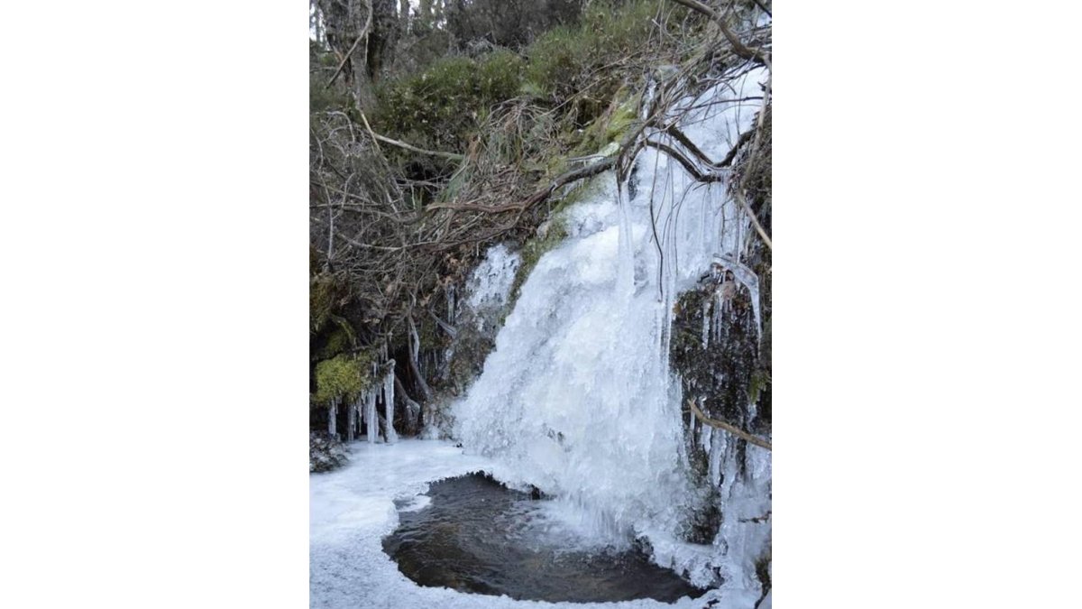 La cascada helada de Filiel, en Lucillo. A.V