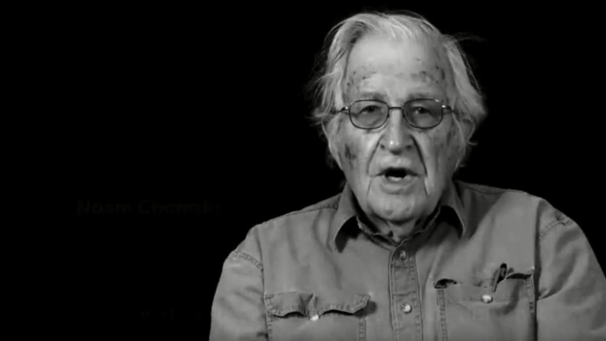 Noam Chomsky, en un fotograma del vídeo. /