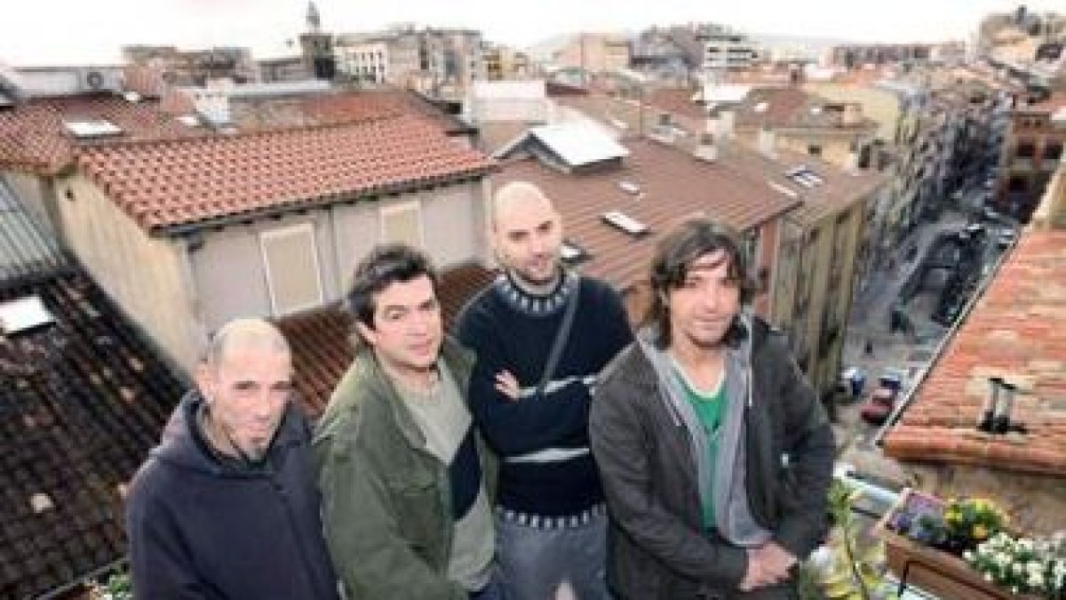 Los integrantes del mítico grupo de rock Barricada, en su ciudad natal, Pamplona.
