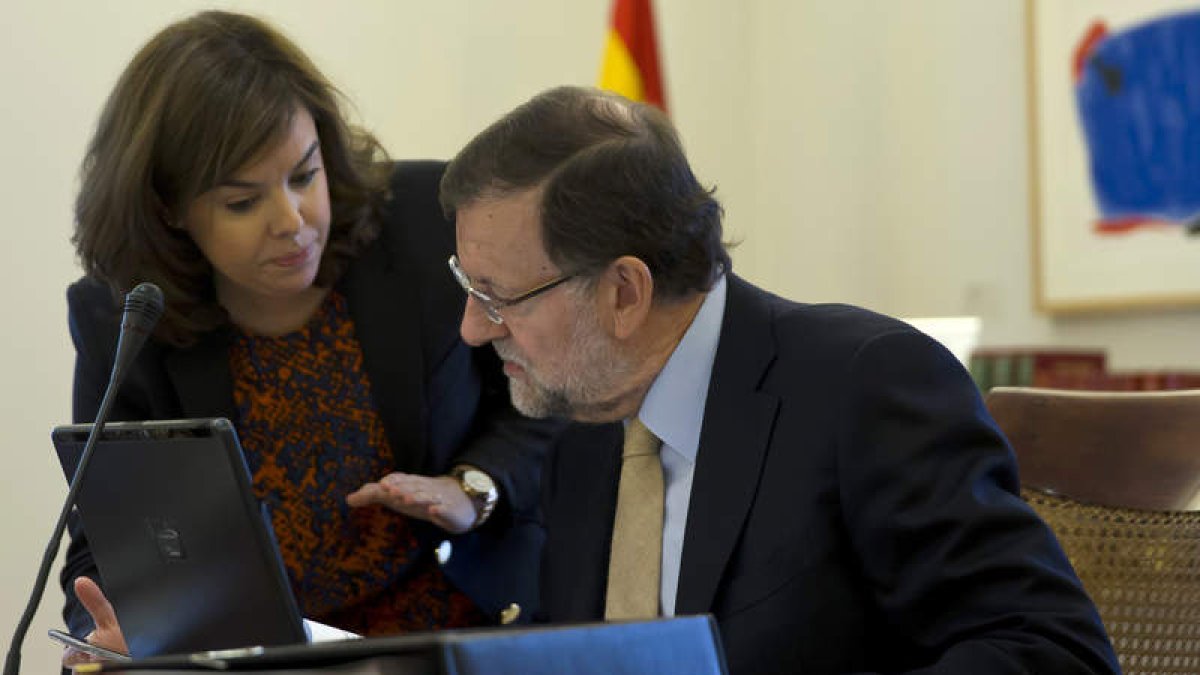 Sáenz de Santamaría y Rajoy, en el Consejo de Ministros.