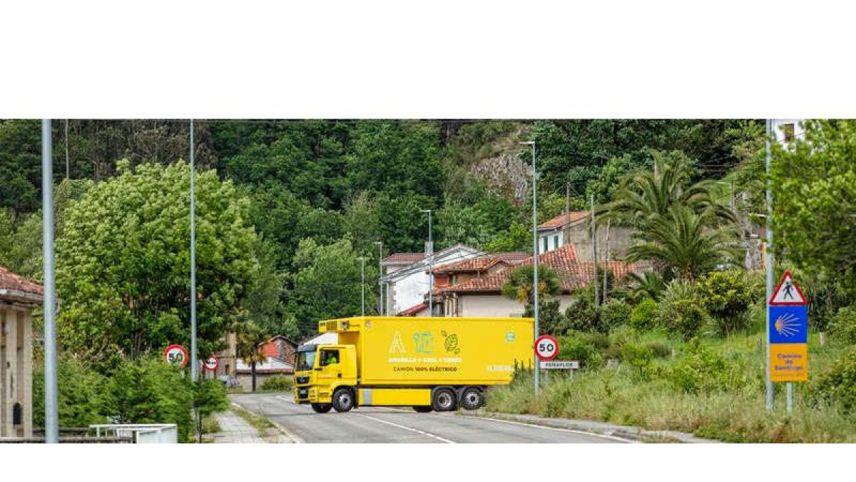 La empresa fue la primera compañía española del sector en adquirir un camión eléctrico para el reparto de última milla, estando en plena expansión de su flota. DL