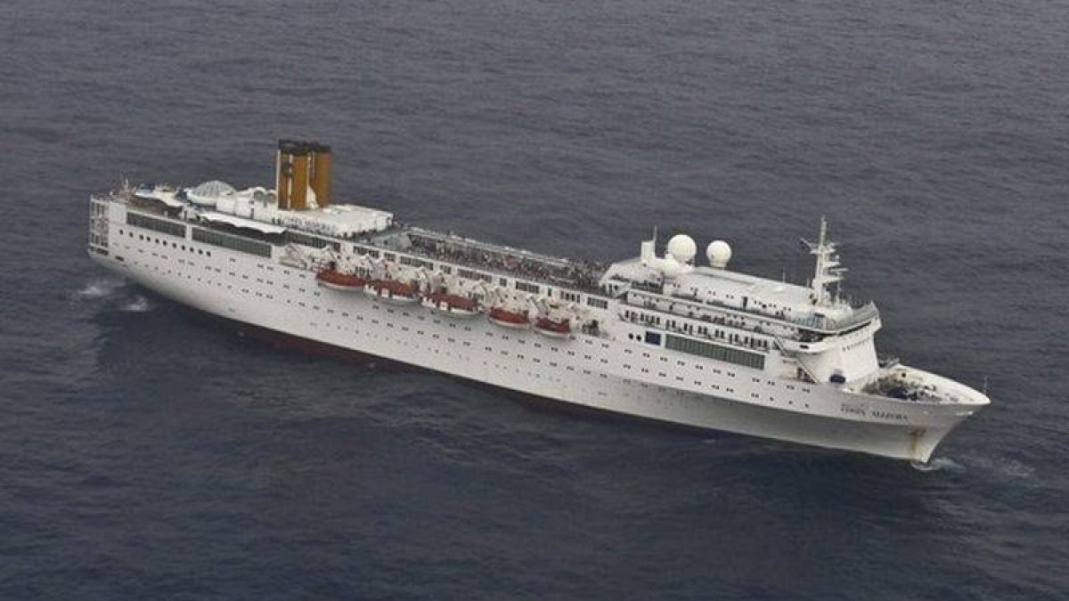 El crucero 'Costa Allegra', el lunes, en aguas del Índico.