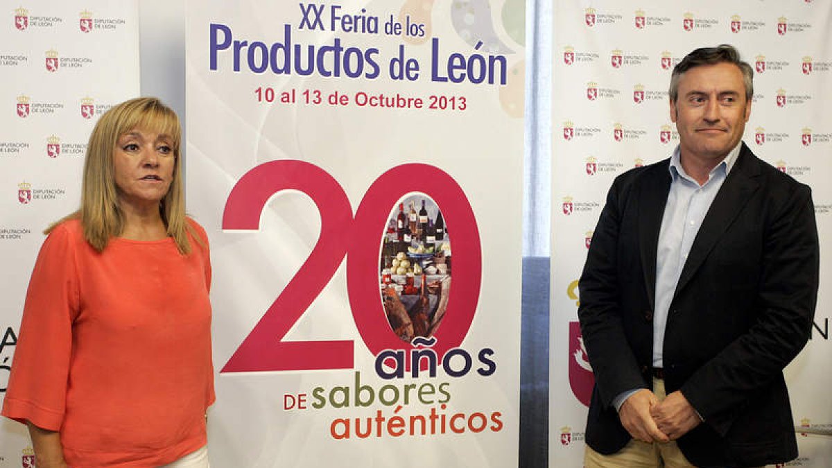 Isabel Carrasco y el diputado de Desarrollo Económico, González Robla.