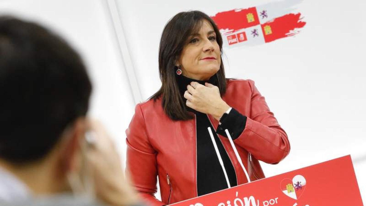 Ana Sánchez, ayer, en la rueda de prensa sobre el 14º Congreso Autonómico del PSCyL. NACHO GALLEGO