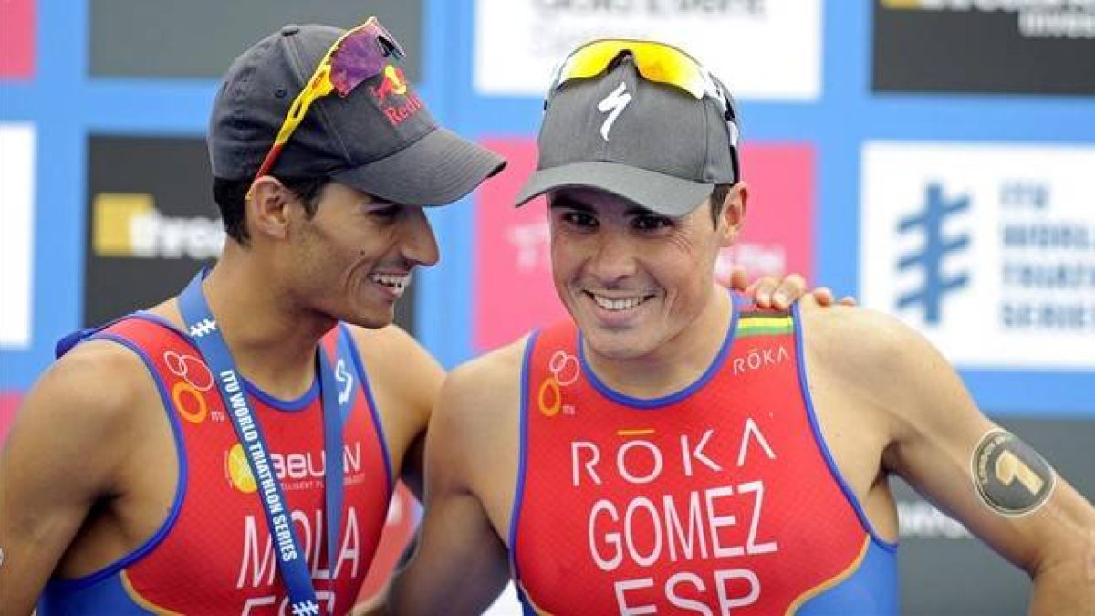 Javier Gómez Noya (derecha) y Mario Mola, en el podio de la prueba de Londres del año pasado.