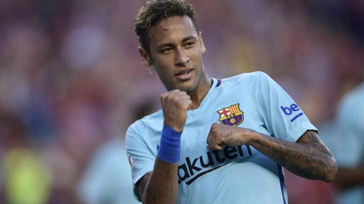 Neymar celebra el gol anotado ante el Manchester United en el amistoso de Washington.