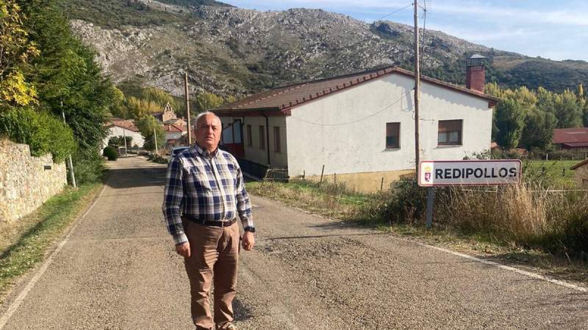 El diputado provincial del PP, Esteban González, visitó la carretera. DL