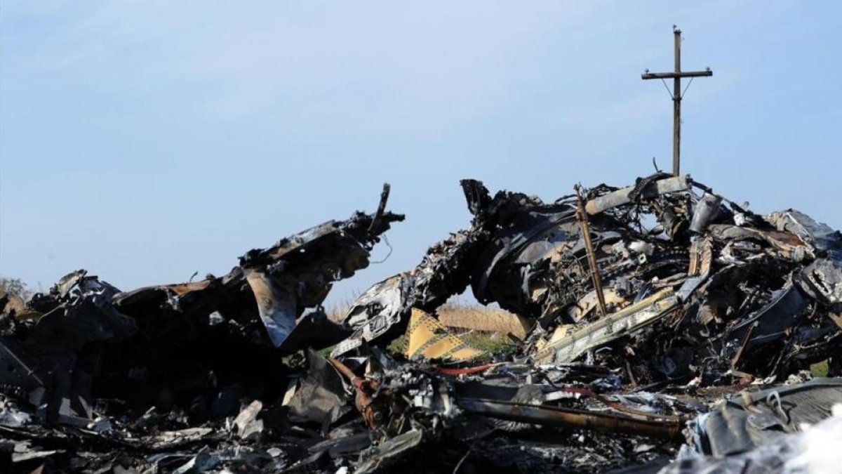Restos del avión de Malaysia Airlines que fue derribado en Ucrania.