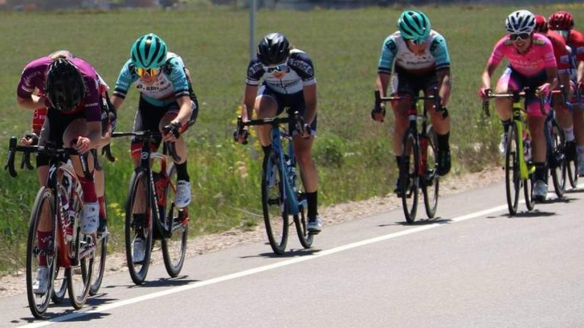 El Eneicat RBH Global firmó una destacada actuación en la etapa reina de la Vuelta a Burgos con final en Lagunas de Neila. ENEICAT