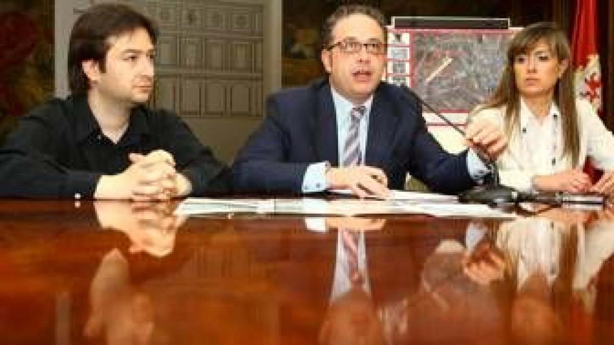 Abel Pardo, Javier Chamorro y Gema Cabezas hicieron ayer la valoración del primer año de gobierno