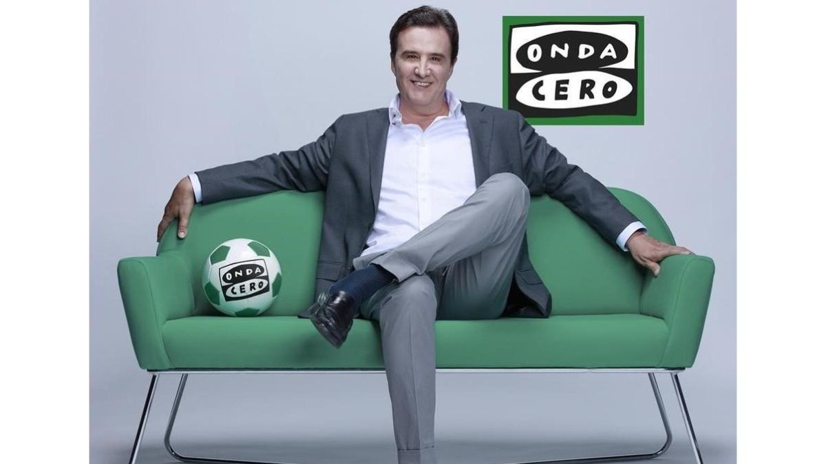 José Ramón de la Morena, en una imagen promocional de su nueva cadena radiofónica, Onda Cero.