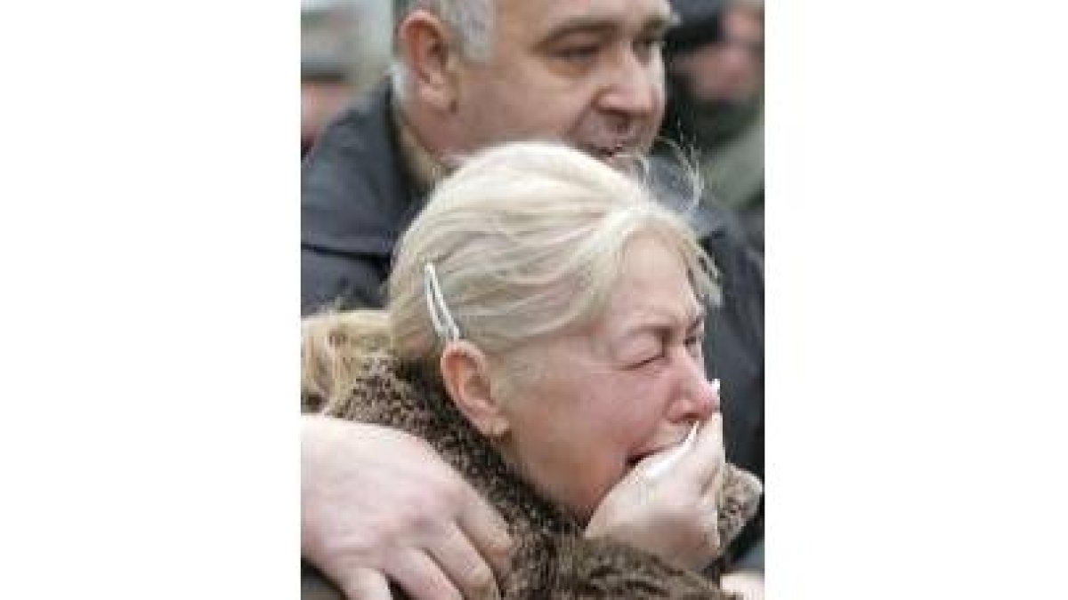 Imagen de los padres de una de las fallecidas en el incendio